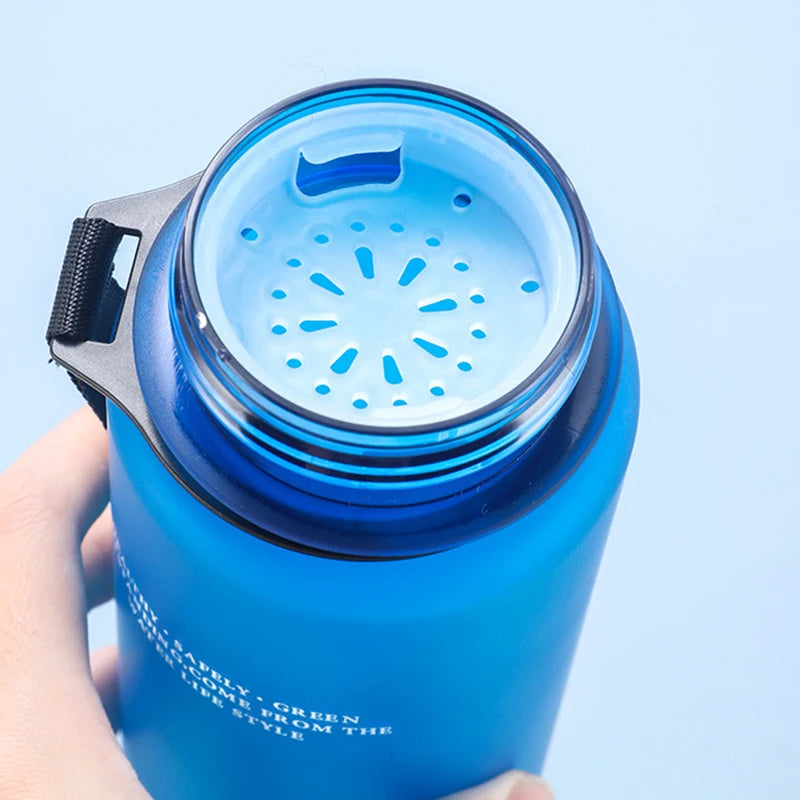 Bouteille d'eau sport Superman 650 ml pour femmes et hommes, gourde motivante anti-fuite, portable et réutilisable, pour activités de plein air, voyage, gym, cadeau, 1 pièce