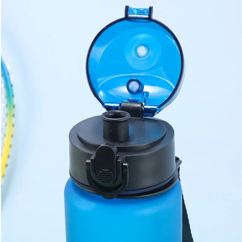 Bouteille d'eau sport Superman 650 ml pour femmes et hommes, gourde motivante anti-fuite, portable et réutilisable, pour activités de plein air, voyage, gym, cadeau, 1 pièce