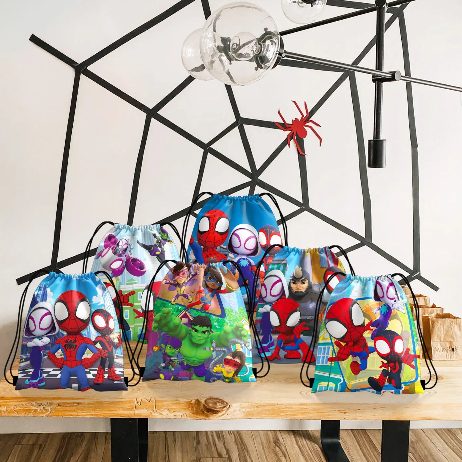 1/4/12 pièces Sacs cadeaux mignons en non-tissé à cordon, motif araignée, pour anniversaire, pour ses amis incroyables, fournitures de fête, cadeaux sur le thème de l'araignée